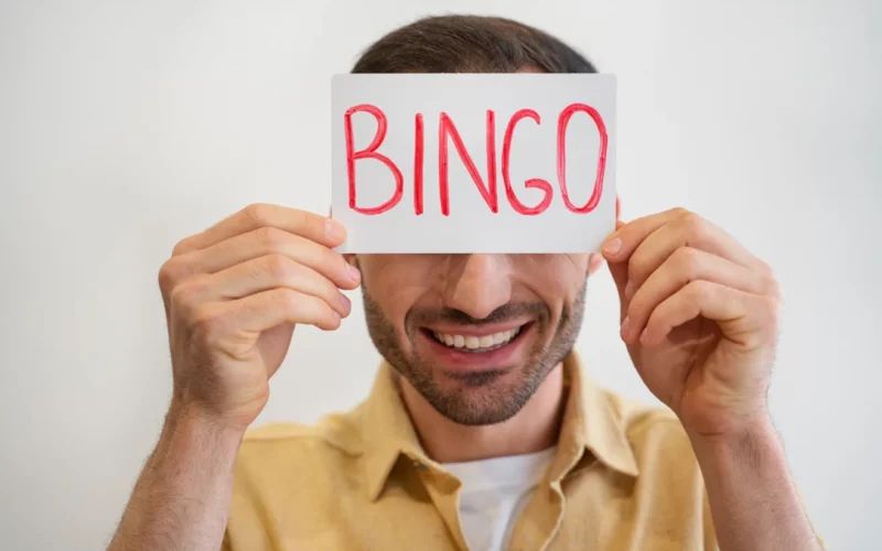 homme affiche bingo personnel visage arreter procrastiner