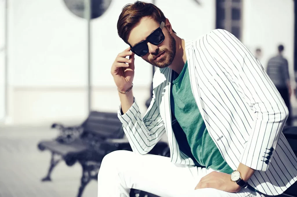 jeune homme confiance en soi style look tendance lunettes veste