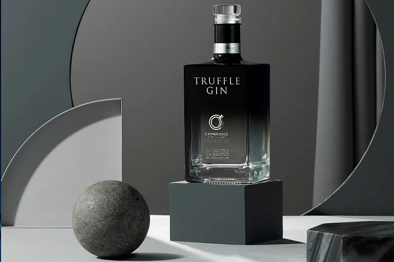 Truffle Gin Cambridge Distillery truffe packaging noir