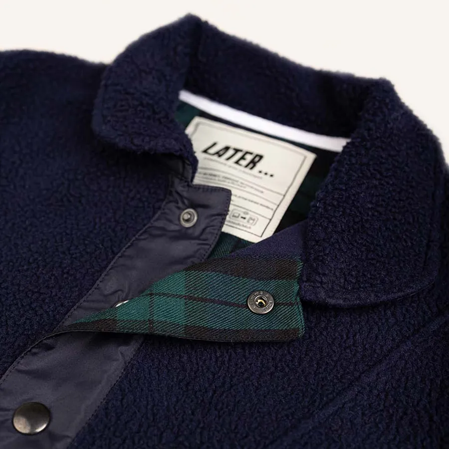 polaire LATER Greement bleue zoom detail etiquette col boutons