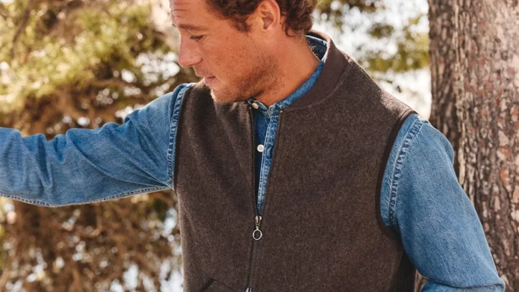 gilet sans manches homme laine Asphalte marron dessus chemise denim