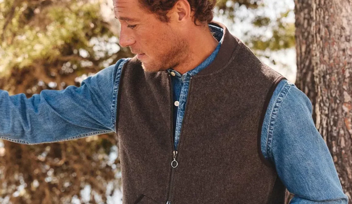 gilet sans manches homme laine Asphalte marron dessus chemise denim