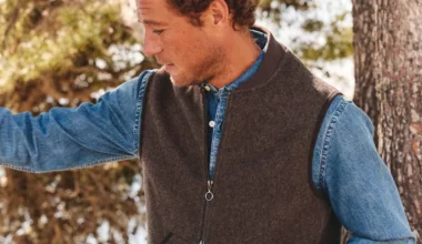 gilet sans manches homme laine Asphalte marron dessus chemise denim